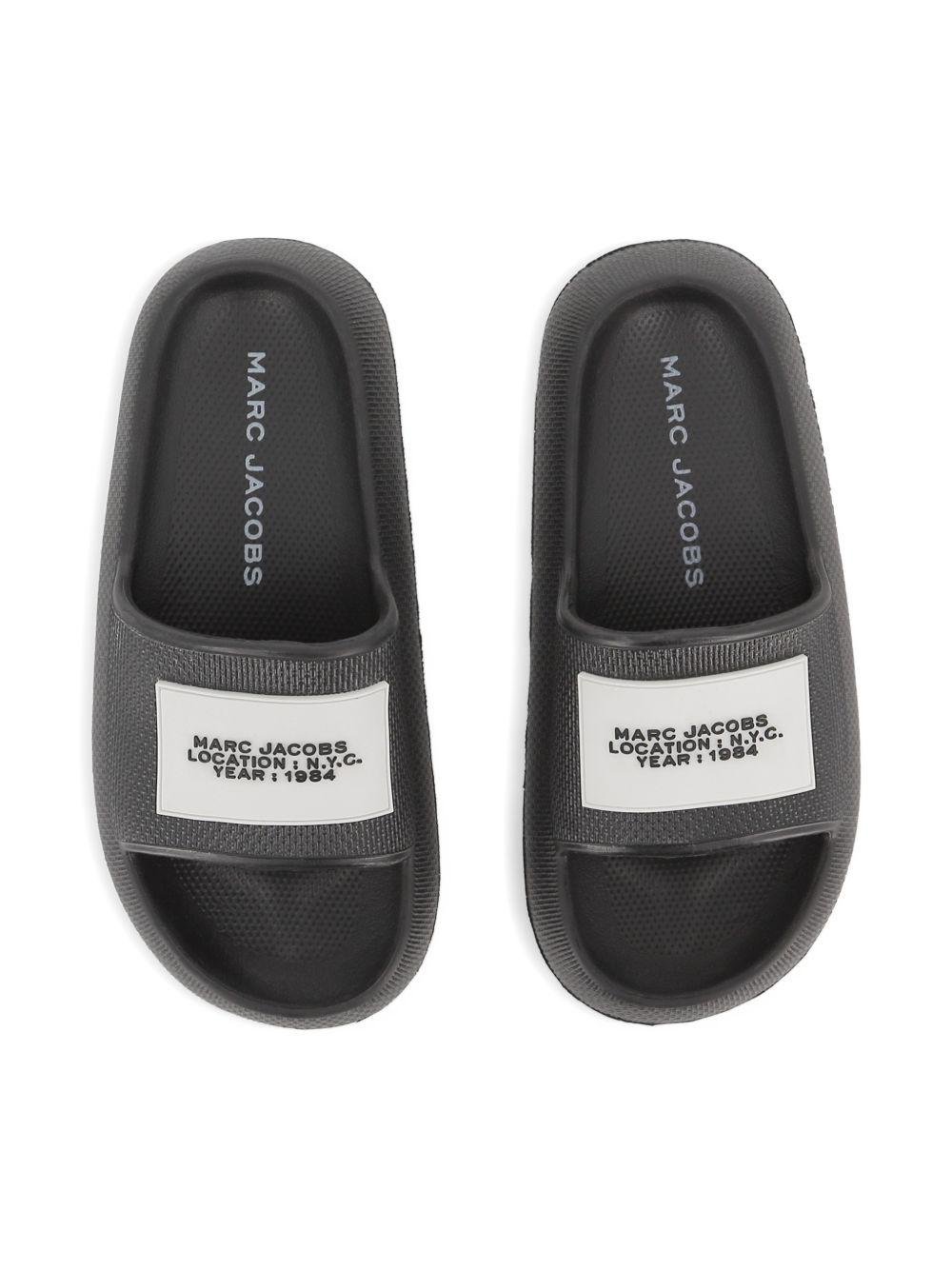 Ciabatte per bambini The Marc Jacobs Kids nere con logo in rilievo - Rubino Kids