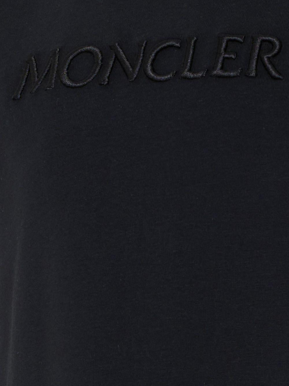 T-shirt per bambino Moncler Enfant nera con logo goffrato L19548C0000989AT9 999 MONCLER ENFANT