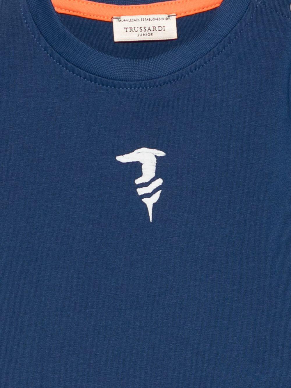 T-shirt per neonato Trussardi Junior blu con logo sul davanti TIP26048TS BLUE EST. TRUSSARDI JUNIOR