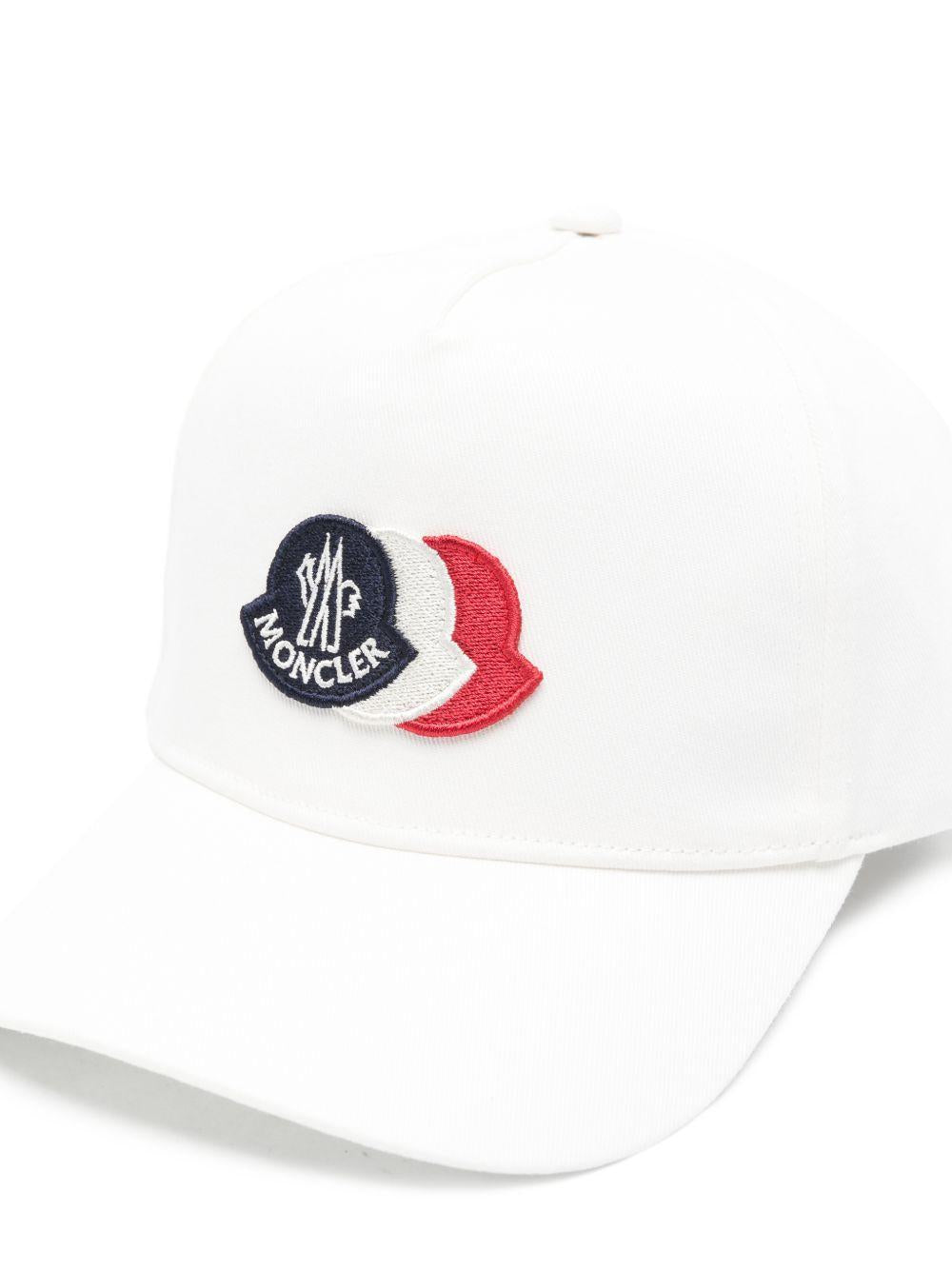 Cappello per bambino Moncler Enfant bianco con logo L19543B000010U082 037 MONCLER ENFANT