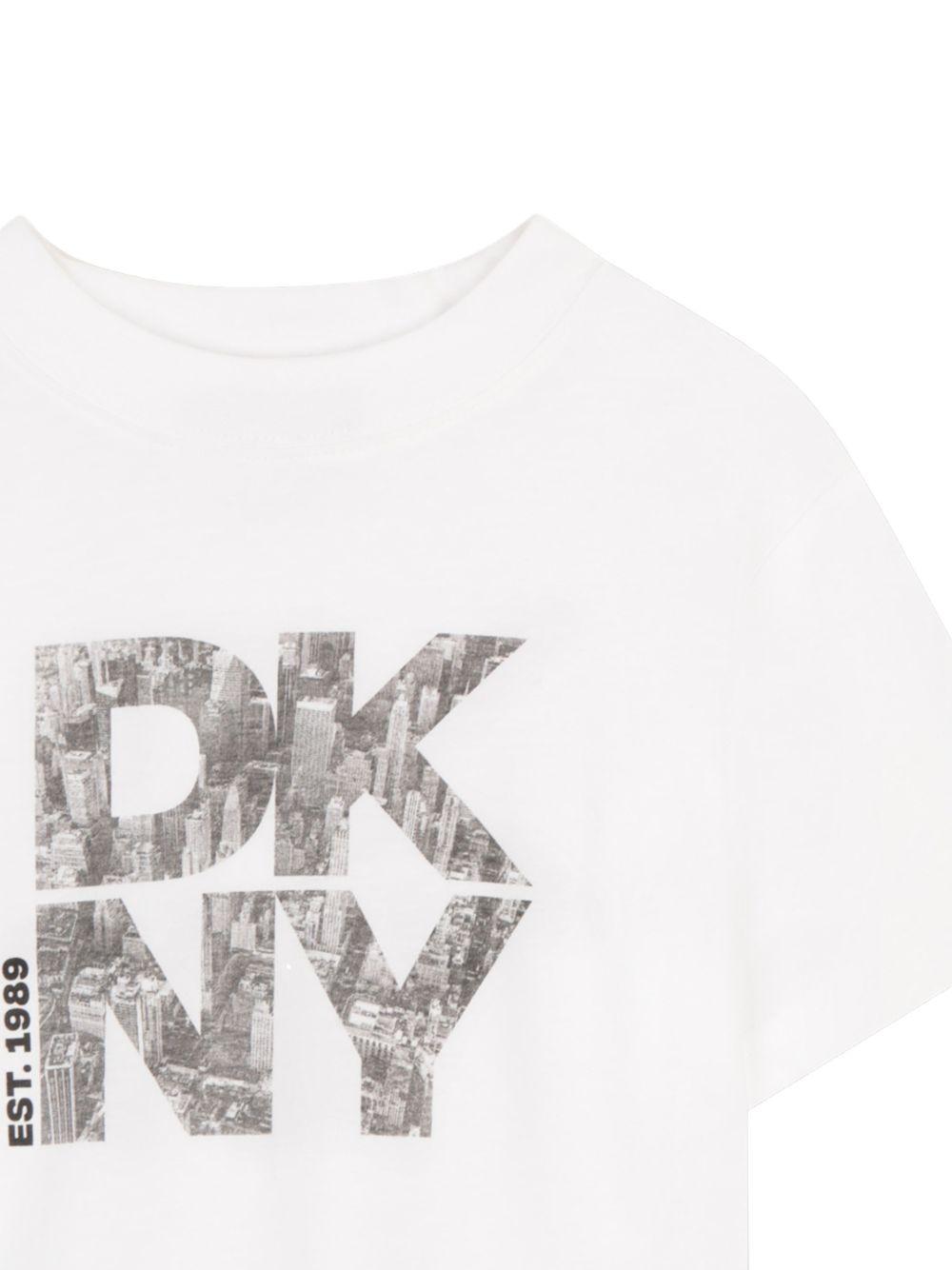 T-shirt per bambino DKNY Kids bianca con stampa logo sul davanti D62543 10P DKNY