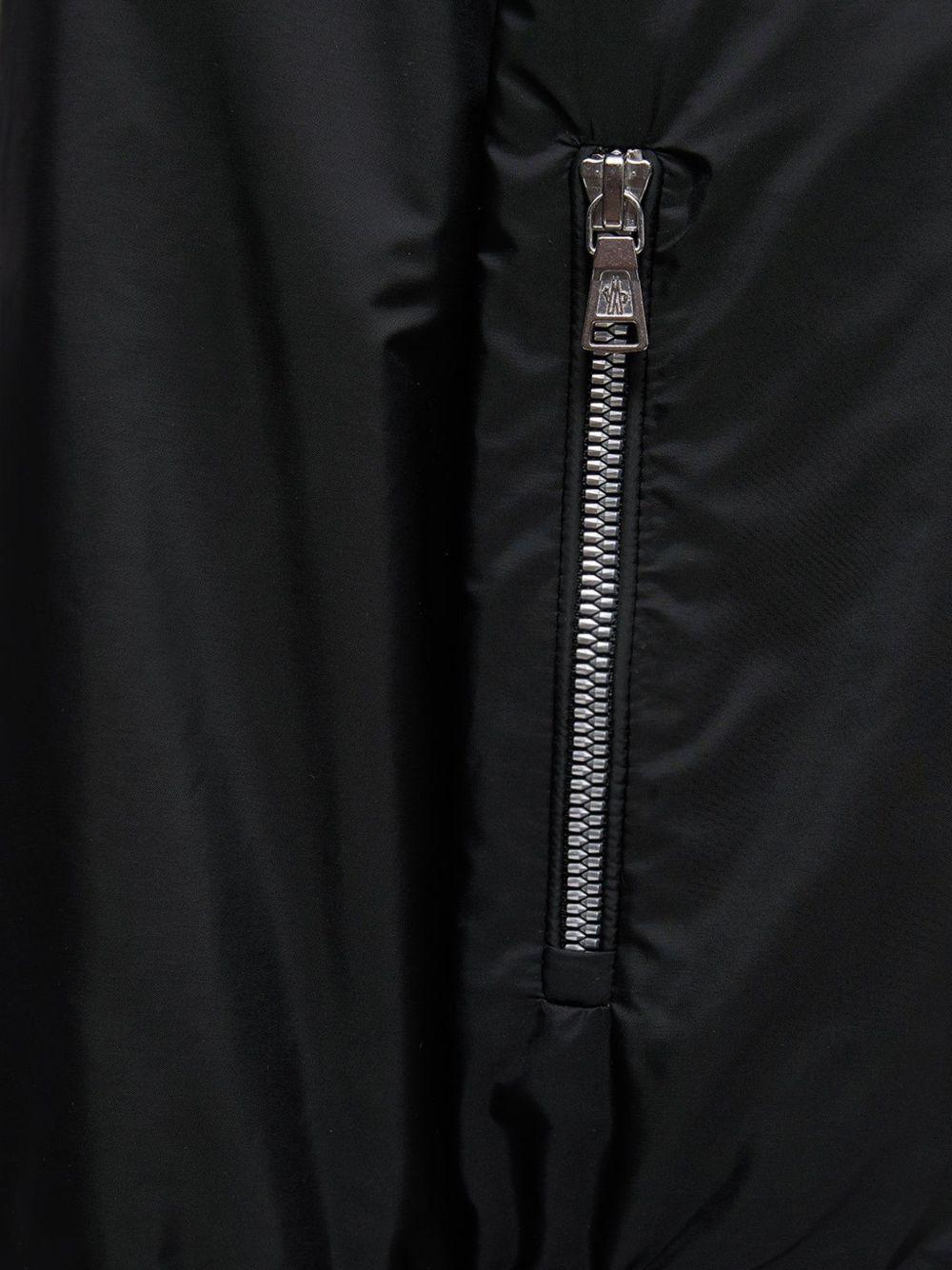 Giubbino per bambino Moncler Enfant nero con applicazione logo L19541A0003953A5E 999 MONCLER ENFANT