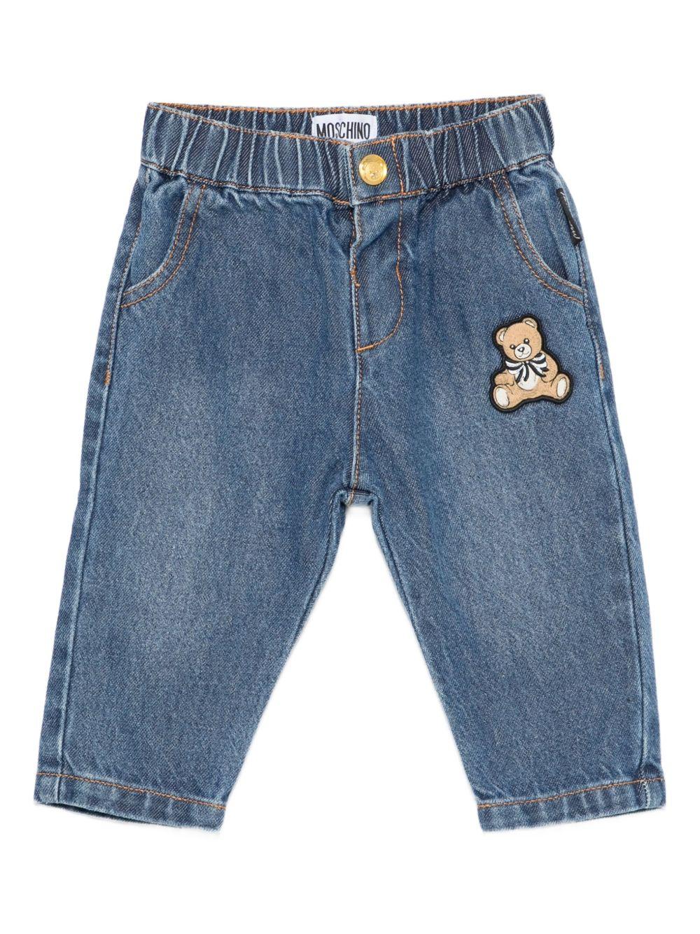 Pantaloni per neonati Moschino Kids denim con toppa Teddy - Rubino Kids