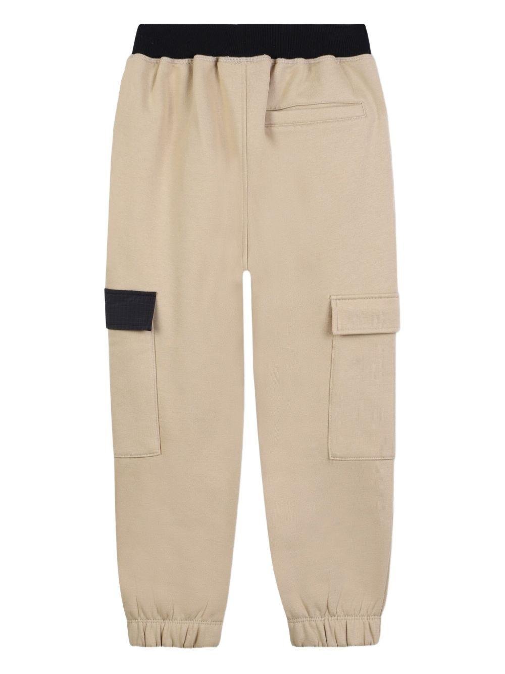 Pantaloni sportivi per bambino Hugo Kids beige con tasche cargo laterali - Rubino Kids