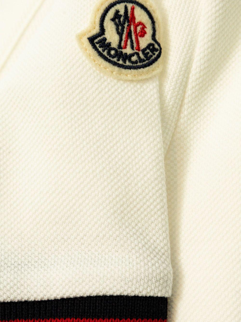 Polo con applicazione logo per bambino Moncler Enfant bianco con abbottonatura frontale corta - Rubino Kids