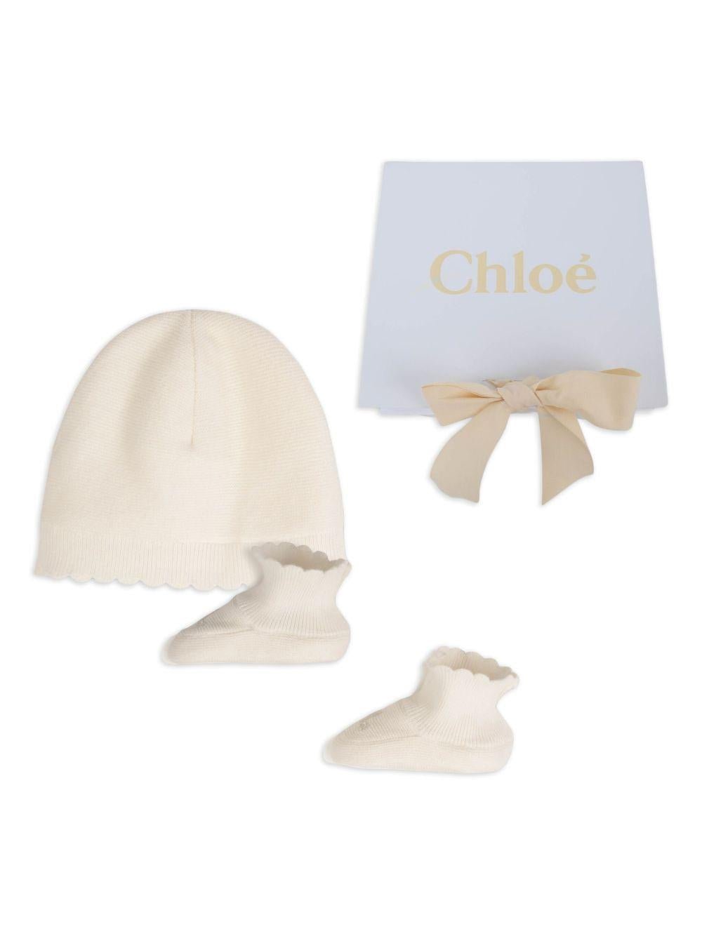 Set berretto e scarpette per neonata Chloé Kids bianco con orlo a smerlo - Rubino Kids