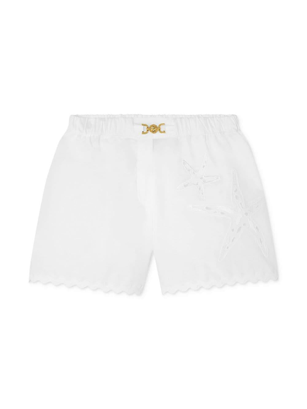 Shorts con ricamo per bambina Versace Kids bianco con orlo curvo - Rubino Kids