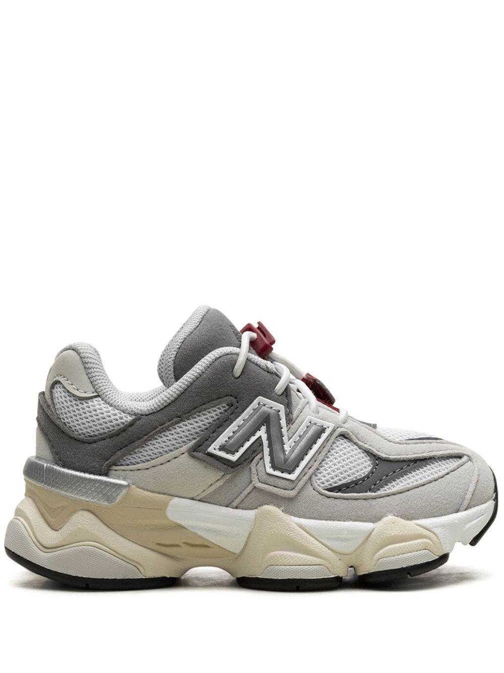 Sneakers 9060 per bambino New Balance Kids grigie con applicazione laterale con logo - Rubino Kids