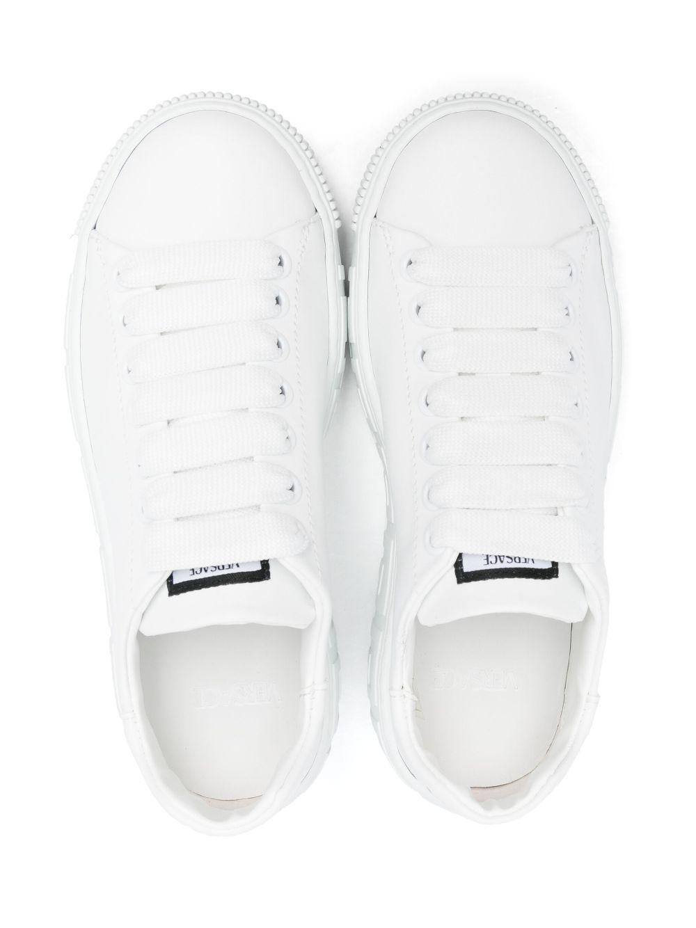 Sneakers per bambino Versace Kids Greca bianco con applicazione sulla linguetta - Rubino Kids