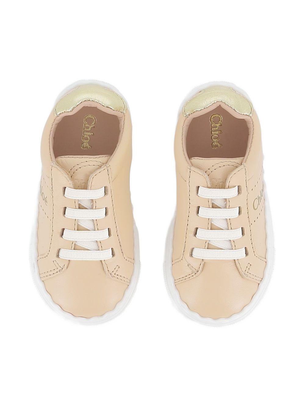 Sneakers per neonata Chloé Kids beige con bordo a smerlo - Rubino Kids