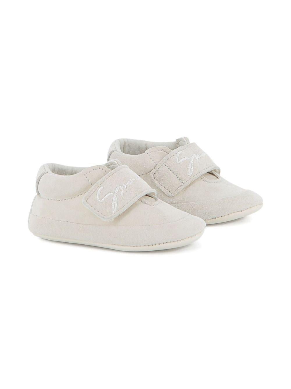 Sneakers per neonati Givenchy Kids bianche con logo ricamato - Rubino Kids