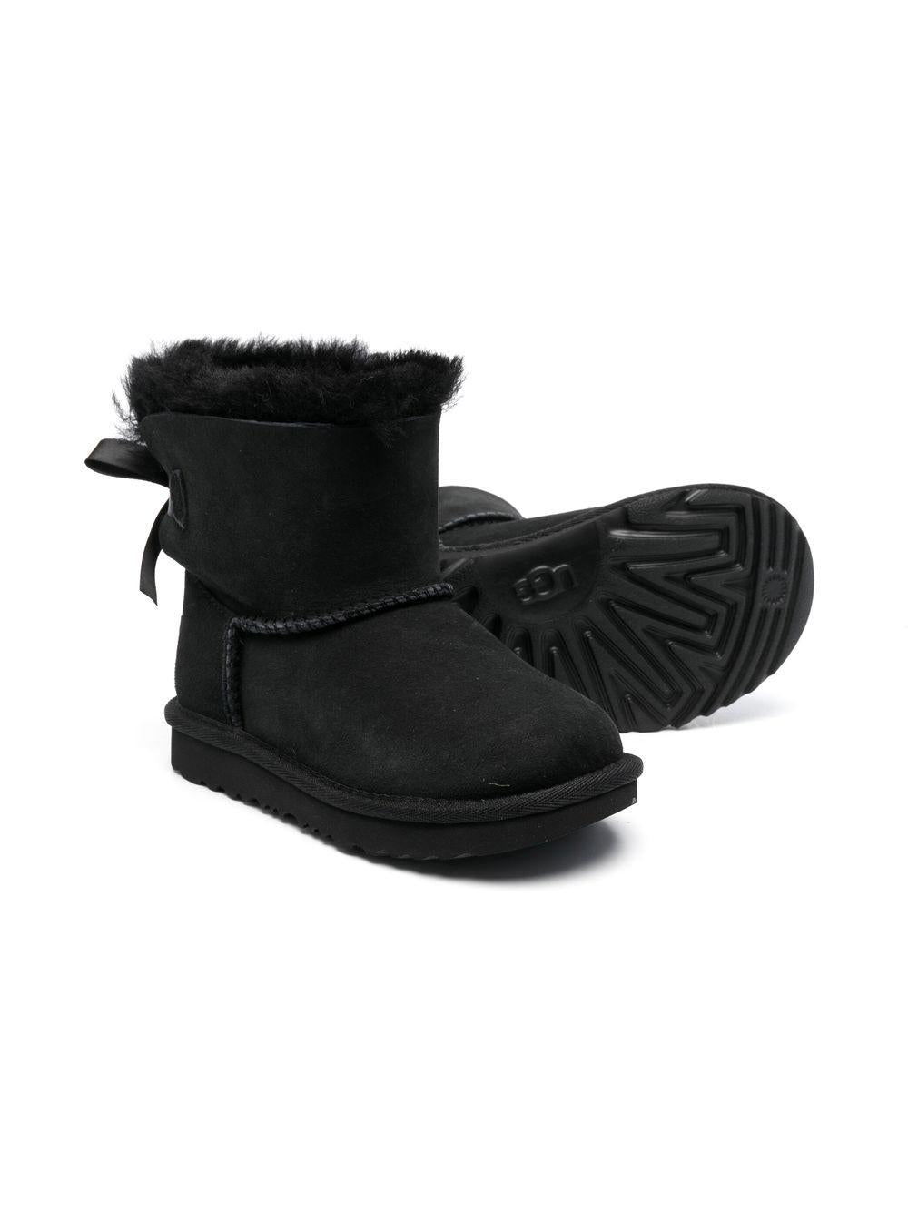 Stivaletti Mini Bailey Bow per bambina Ugg Kids neri con dettaglio fiocco posteriore - Rubino Kids