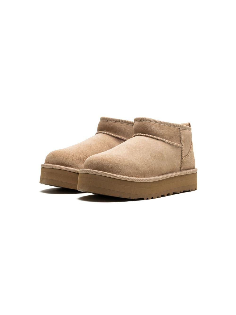 Stivali Classic Ultra Mini per bambino UGG Kids beige con suola rialzata - Rubino Kids