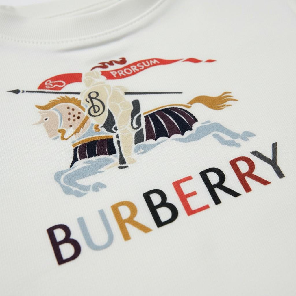 T-shirt per neonati Burberry Kids bianca con Equestrian Knight sul davanti - Rubino Kids