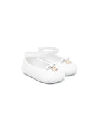 Ballerine per neonata Dolce & Gabbana Kids bianche con placca logo - Rubino Kids