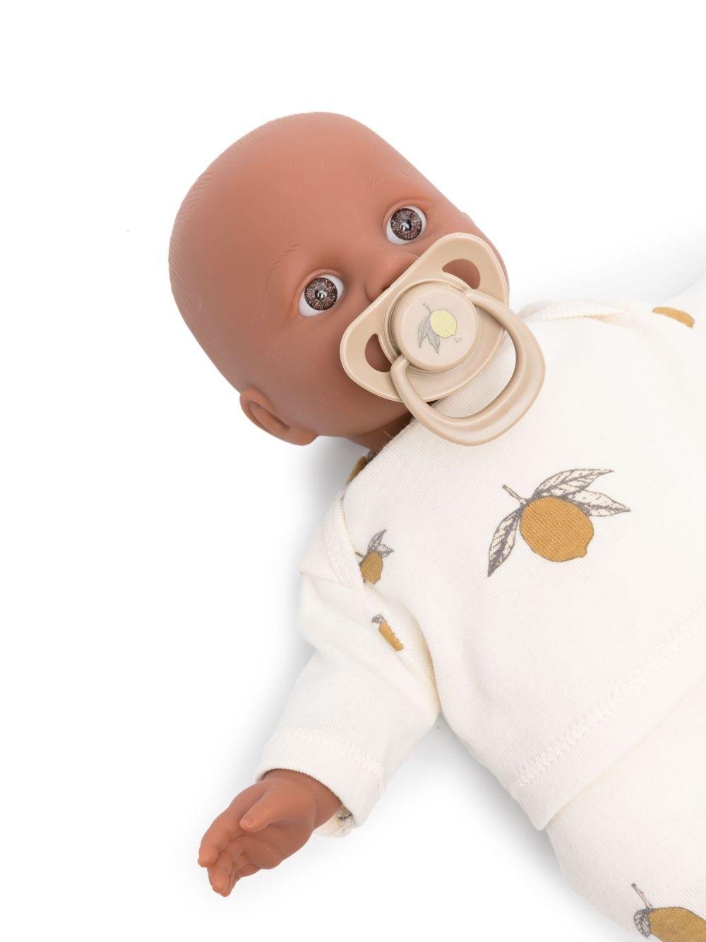 Bambola Billie The Doll per bambina Konges Sløjd multicolore con ciuccio - Rubino Kids