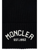 Berretto con ricamo per bambino Moncler Enfant nero con tesa con piega - Rubino Kids