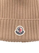 Berretto per bambini Moncler Enfant beige con applicazione - Rubino Kids