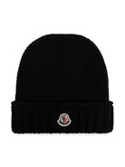 Berretto per bambini Moncler Enfant nero con applicazione frontale con logo - Rubino Kids