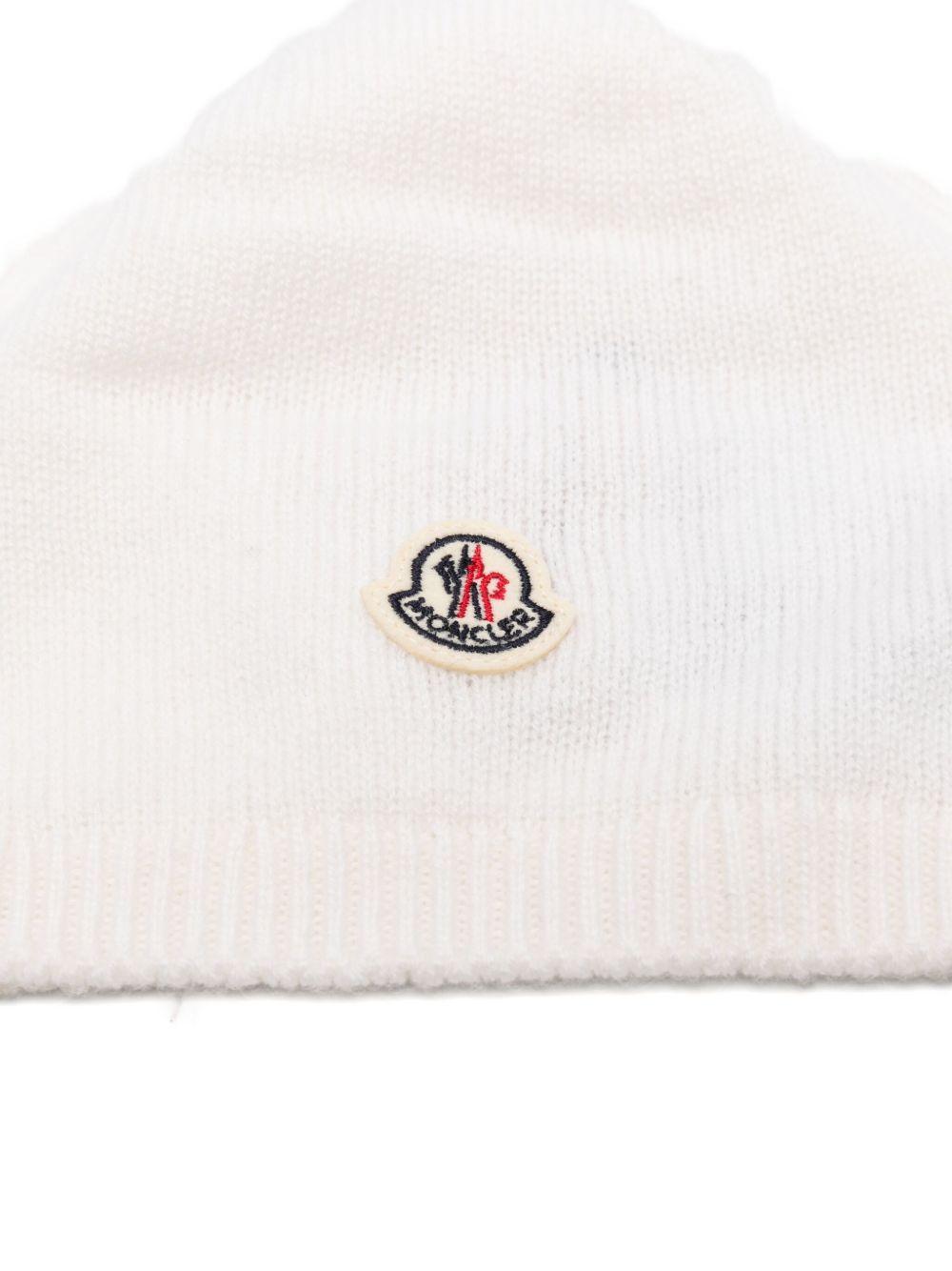 Berretto per neonati Moncler Enfant bianco con toppa con logo - Rubino Kids