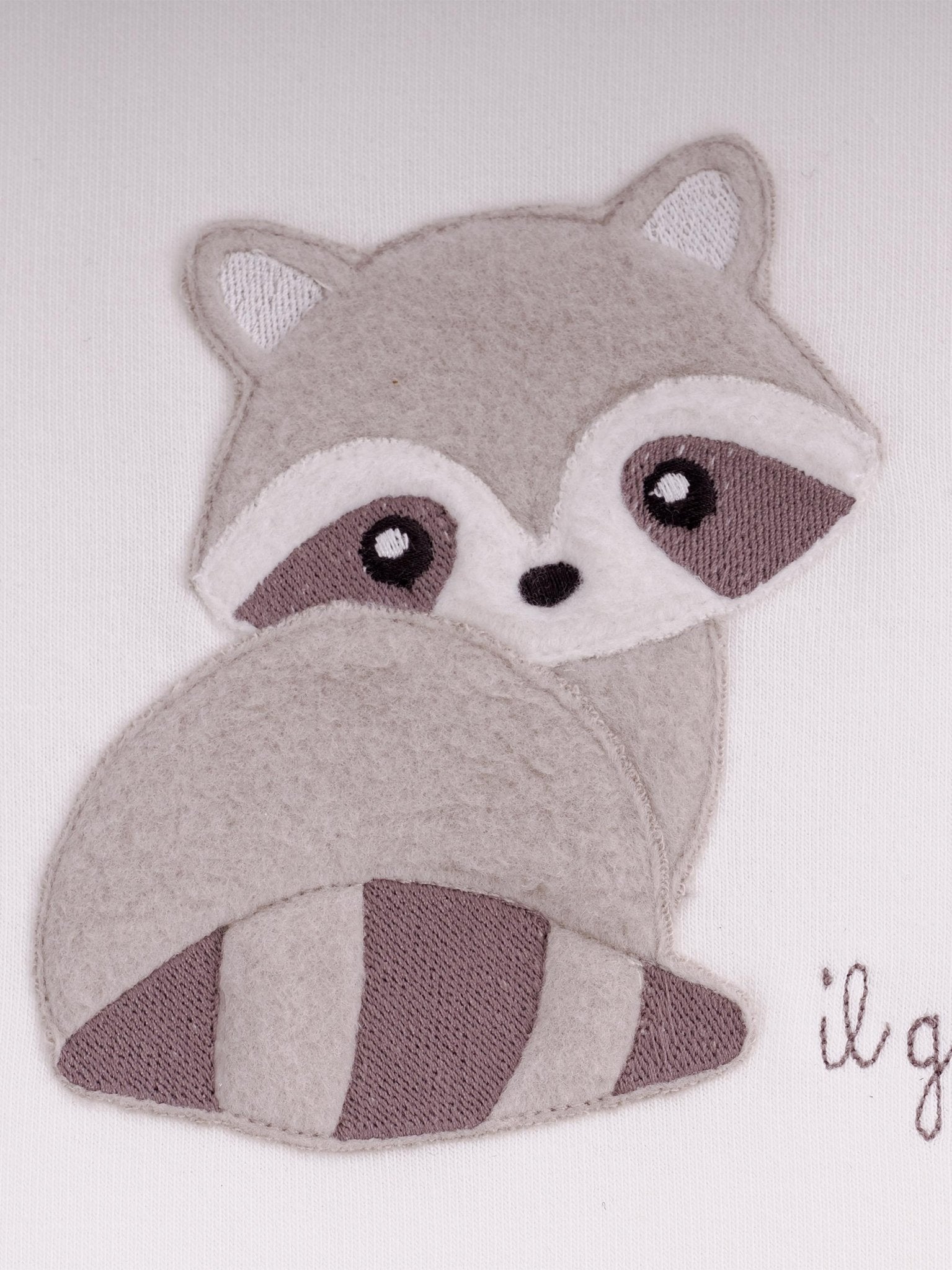 Coperta per neonati Il Gufo bianca con ricamo procione sul davanti - Rubino Kids