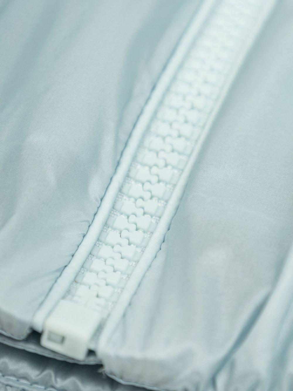 Giacca per bambino Moncler Enfant azzurro con applicazione - Rubino Kids