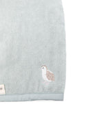 Guanto da bagno per neonati Avery Row azzurro in cotone biologico - Rubino Kids