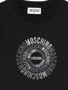 T-shirt per bambini Moschino Kids nera con logo a spirale sul davanti HXM058LAA02 60100 MOSCHINO KIDS 