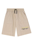 Shorts per bambino The Marc Jacobs  Kids beige con logo sul davanti W60803 215 THE MARC JACOBS KIDS 