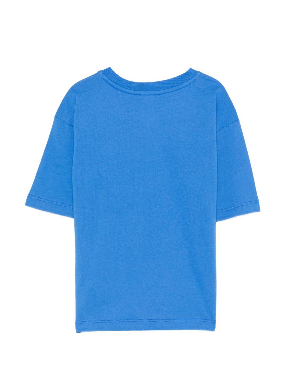 T-shirt per bambini Moschino Kids azzurra con logo sul davanti HUM05QLAA24 40630 MOSCHINO KIDS 