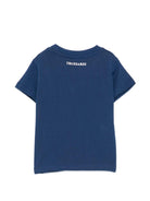 T-shirt per neonato Trussardi Junior blu con logo sul davanti TIP26048TS BLUE EST. TRUSSARDI JUNIOR 