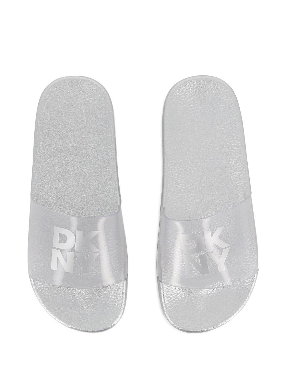 Sandali per bambina DKNY Kids argentate con punta aperta D62634 016 DKNY 