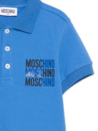 T-shirt per bambino Moschino Kids azzurro con colletto stile polo HVM03YLFA08 40630 MOSCHINO KIDS 