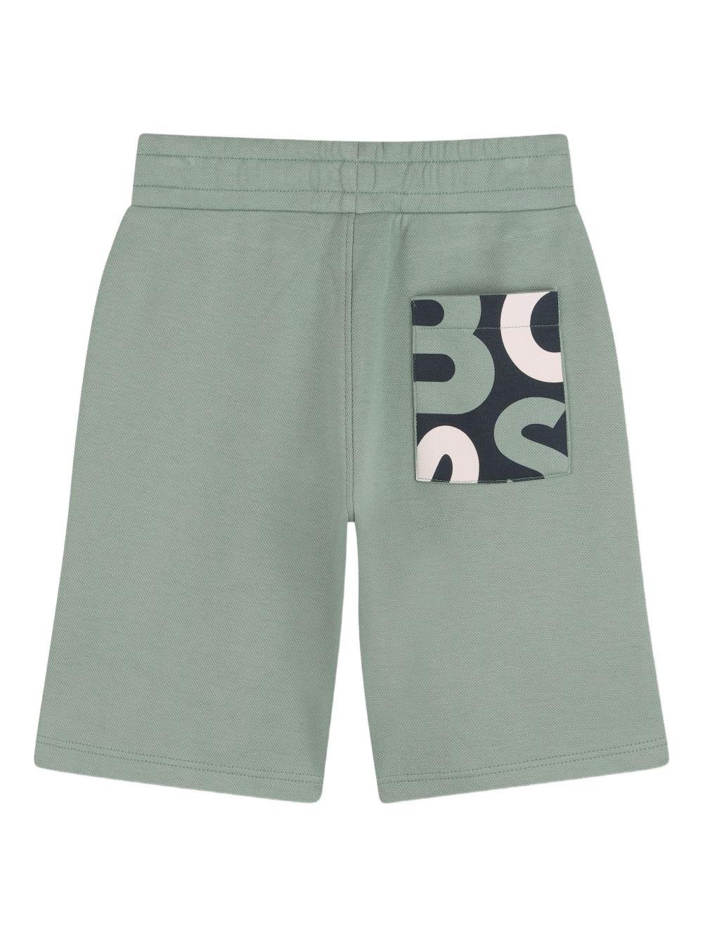 Shorts per bambino Boss Kids verde con logo sula davanti J52930 64U BOSS KIDS 