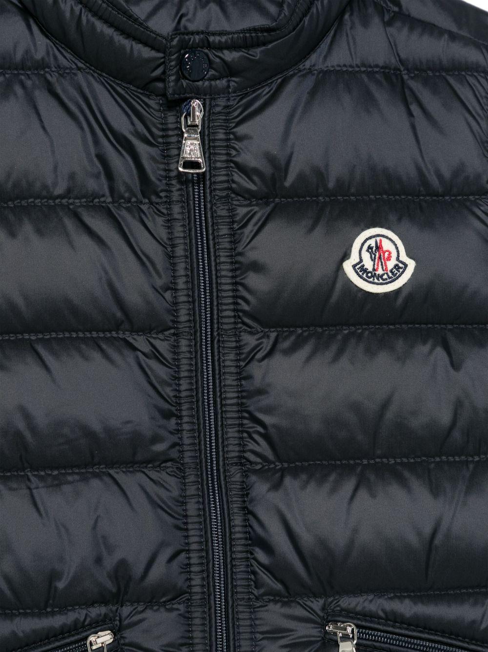 Gilet per bambino Moncler Enfant blu navy con logo sul petto L19541A00034597YF 778 MONCLER ENFANT 