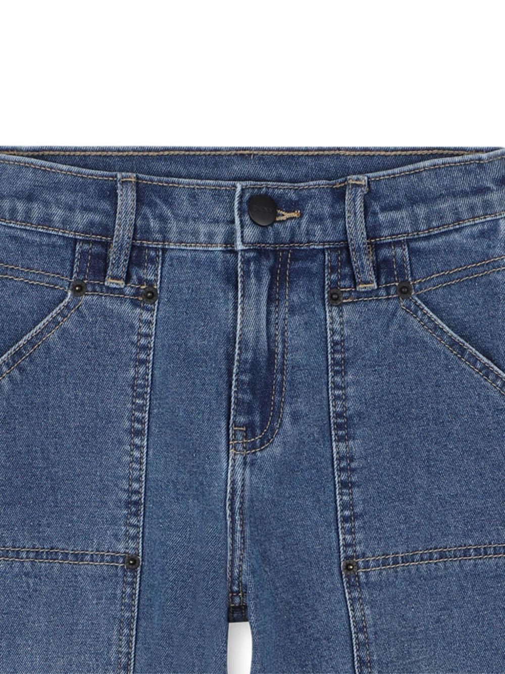 Jeans per bambina DKNY Kids denim con logo ricamato sulla tasca posteriore - Rubino Kids