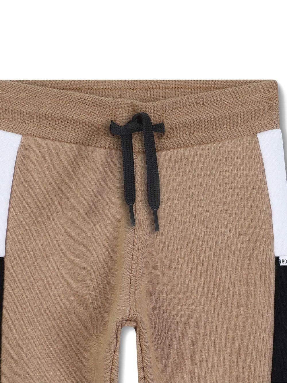 Pantaloni sportivi per bambino Boss Kids beige con inserti laterali a contrasto - Rubino Kids