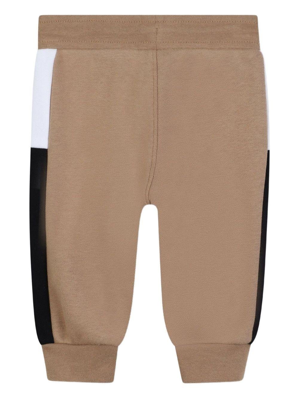 Pantaloni sportivi per bambino Boss Kids beige con inserti laterali a contrasto - Rubino Kids