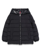 Piumino per bambino Moncler Enfant blu con applicazione - Rubino Kids