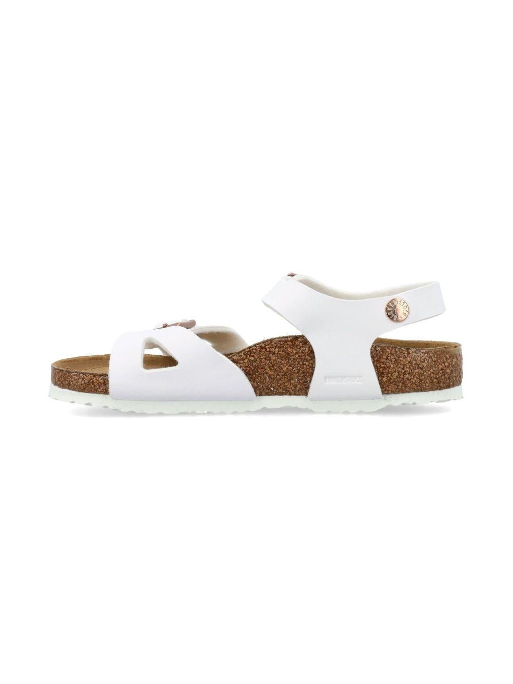 Sandali per bambina BirkenstockKids bianco con chiusura con fibbia - Rubino Kids