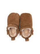 Scarpe primi passi per neonati UGG Kids beige Classic Ultra Mini - Rubino Kids