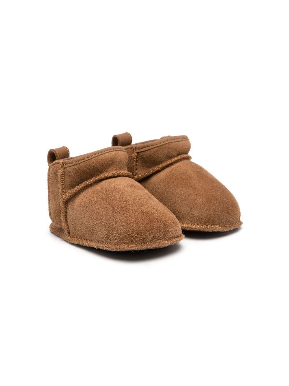 Scarpe primi passi per neonati UGG Kids beige Classic Ultra Mini - Rubino Kids