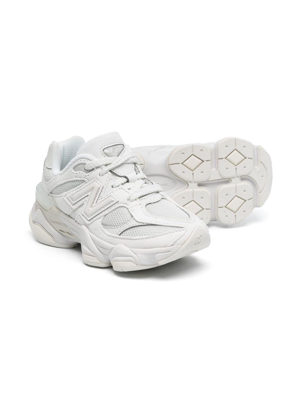 Sneakers 9060 per bambini New Balance Kids bianche con placca con logo sulla linguetta - Rubino Kids