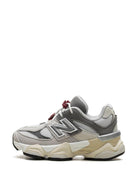 Sneakers 9060 per bambino New Balance Kids grigie con applicazione laterale con logo - Rubino Kids