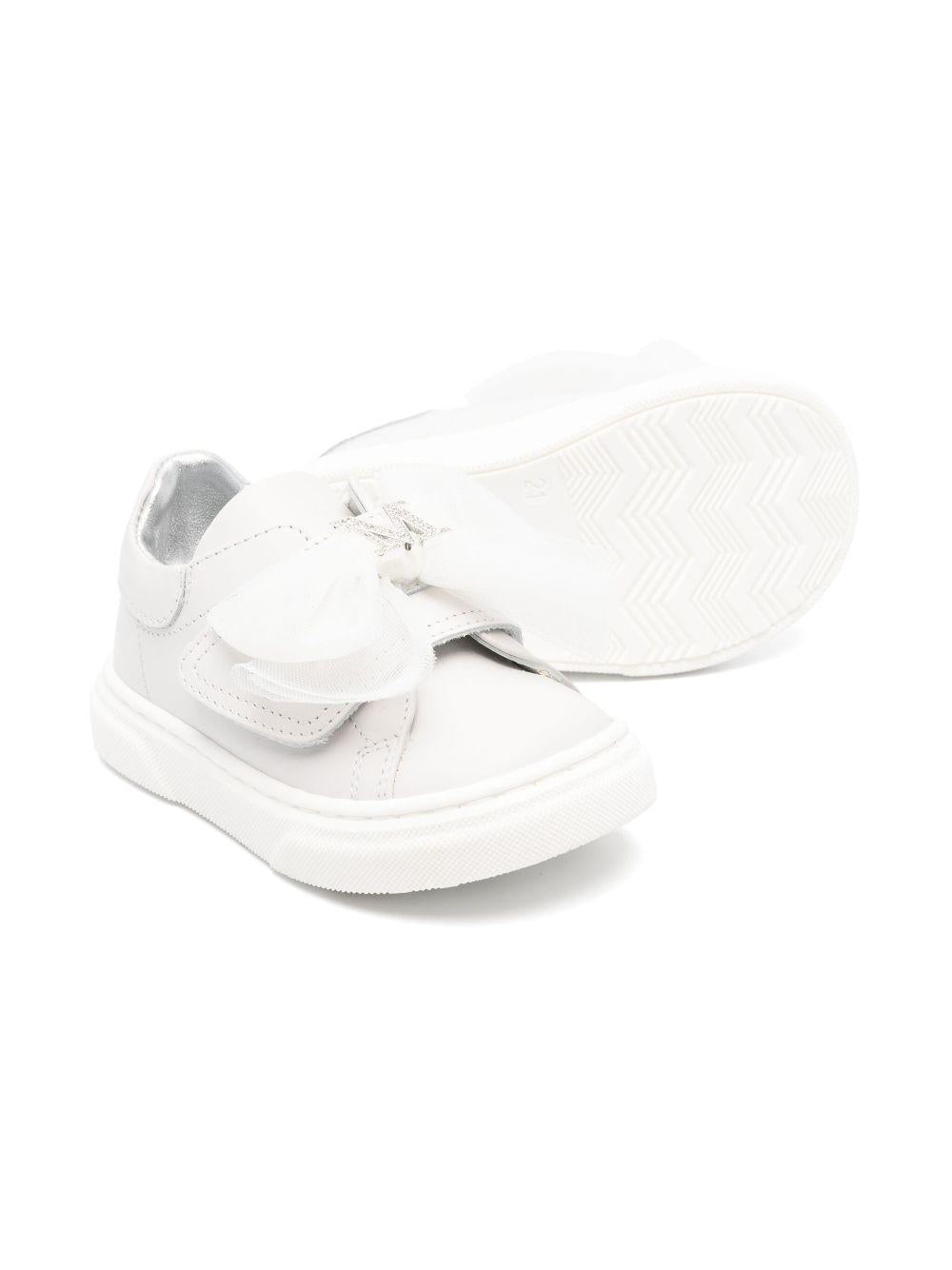 Sneakers per bambina Monnalisa grigio chiaro con fiocco e logo con strass - Rubino Kids