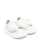 Sneakers per bambina Monnalisa grigio chiaro con fiocco e logo con strass - Rubino Kids