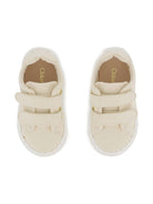 Sneakers per neonata Chloé Kids beige con ricamo con logo - Rubino Kids