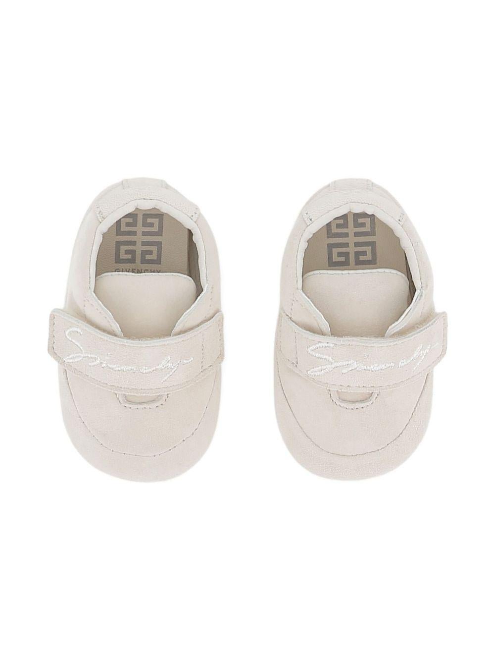 Sneakers per neonati Givenchy Kids bianche con logo ricamato - Rubino Kids