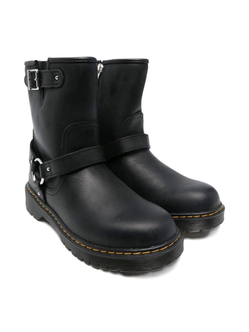 Stivali Genaya per bambina Dr. Martens Kids neri con dettaglio fibbia - Rubino Kids