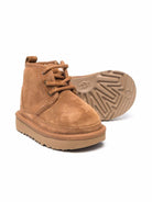 Stivali Neumel II Brown per bambino UGG Kids marroni con logo laterale inciso - Rubino Kids